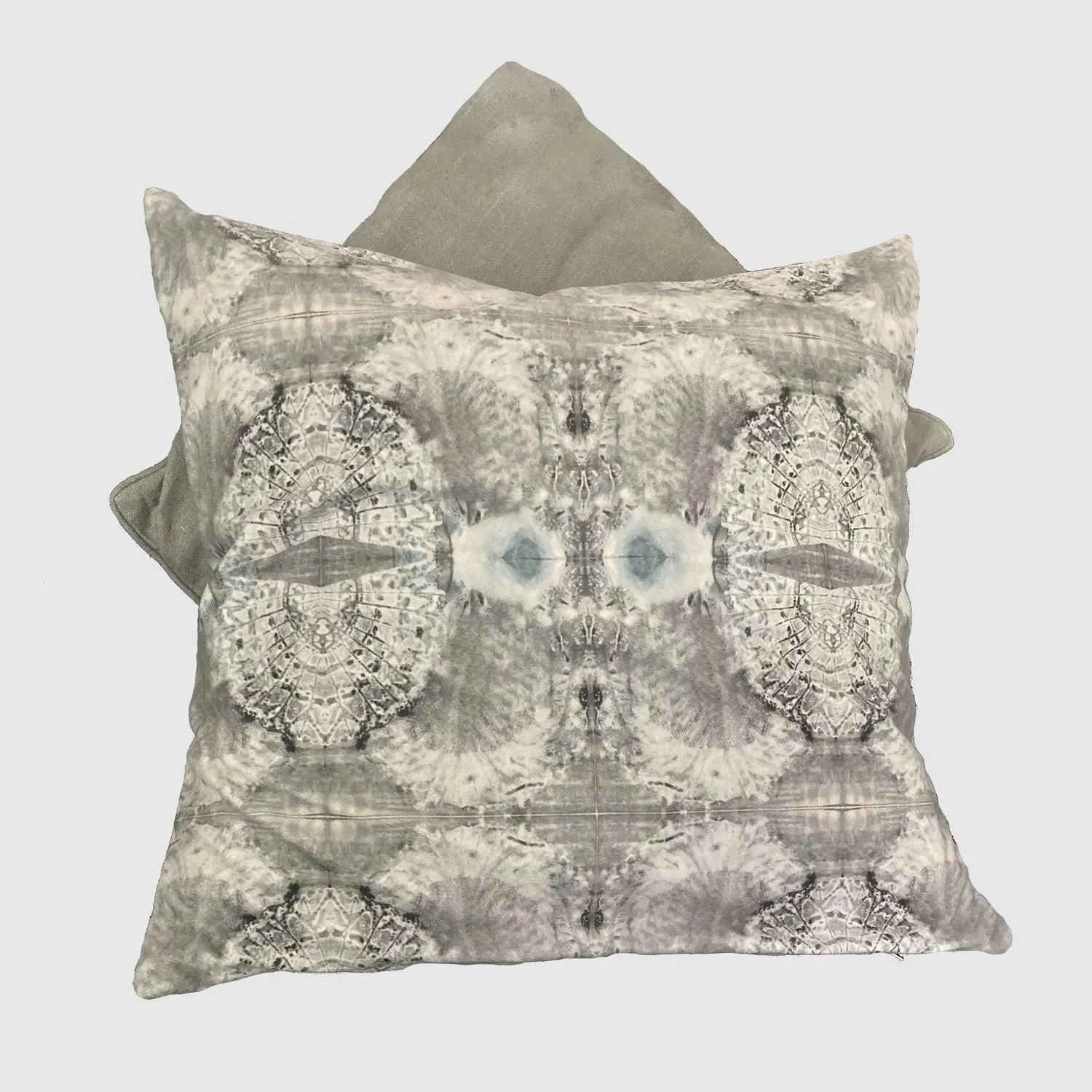 Lace Fan Design Velvet Cushion